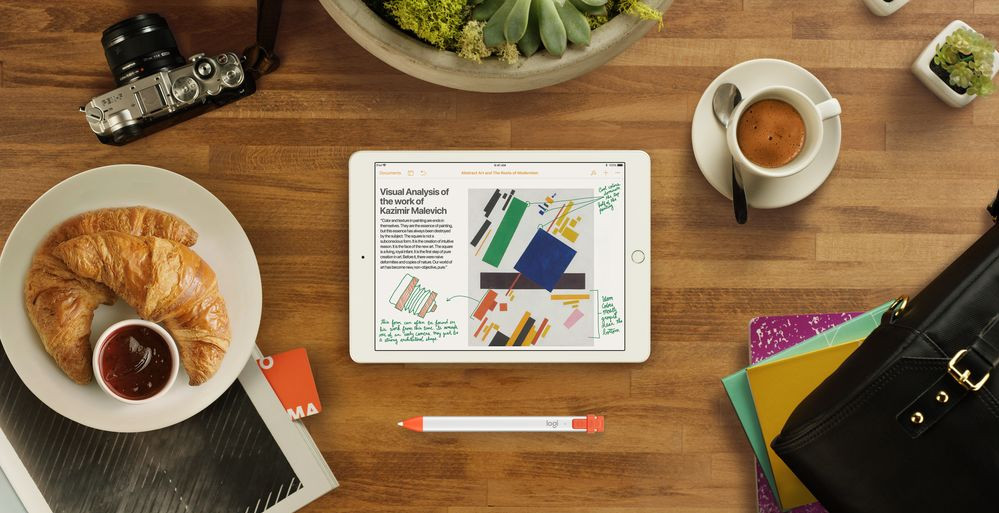 Logitech Crayon Digital Pencil voor Apple iPad product in gebruik