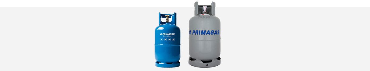 How do you connect a gas bottle to a gas barbecue?