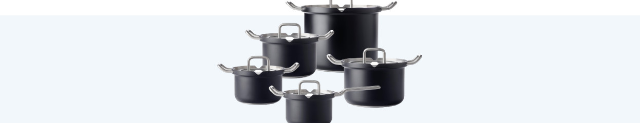 How do you choose a cookware set?