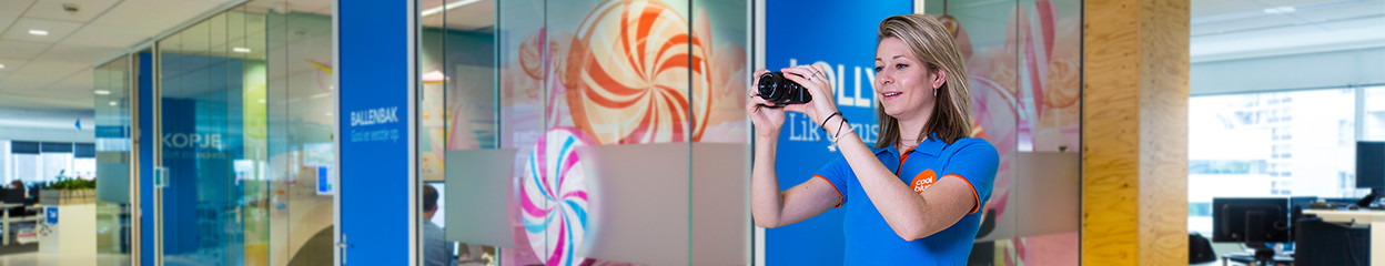 How do you set the ISO value on your mirrorless camera?