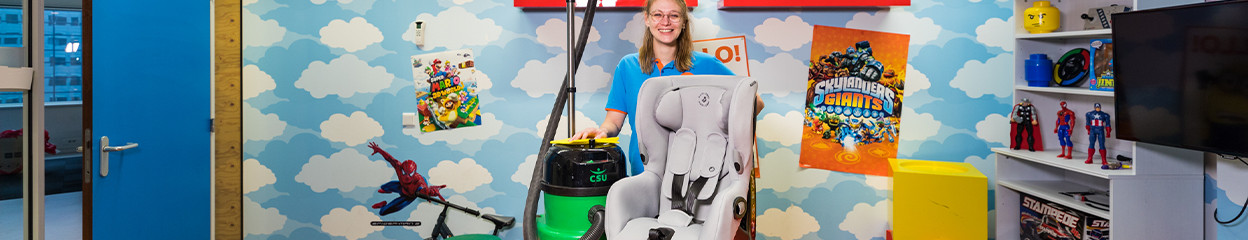 Hoe maak je een autostoeltje schoon?