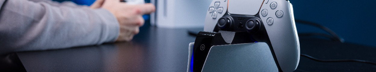 How do you charge your PlayStation 5 controllers with the BlueBuilt charging dock?