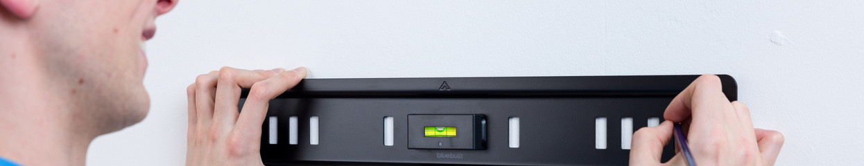 Hoe installeer ik de BlueBuilt Ultra Slim muurbeugel?