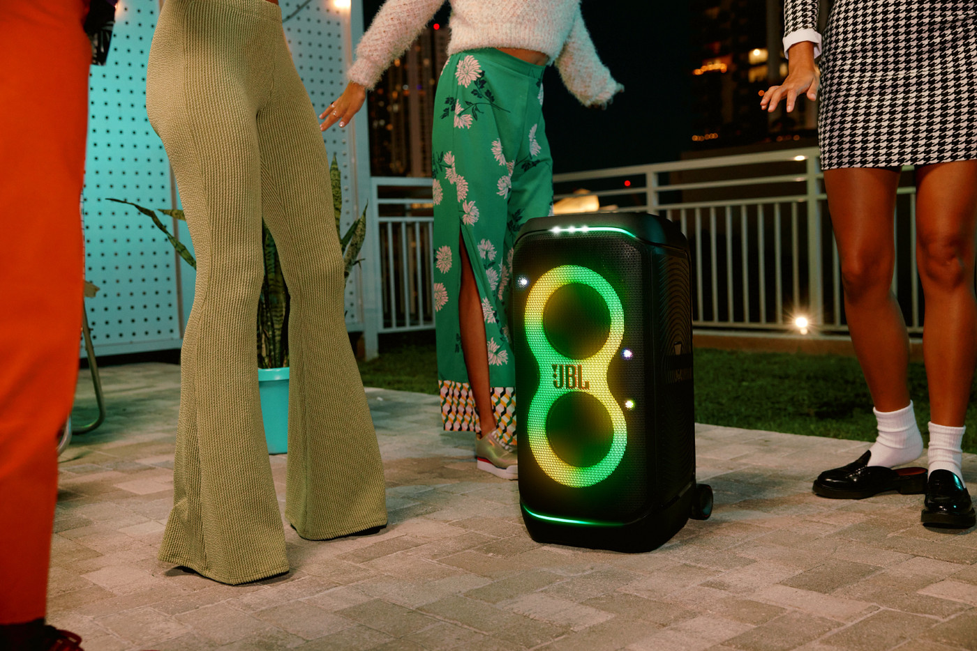 JBL Partybox Stage 320 + Draadloze microfoonset - Foto 5
