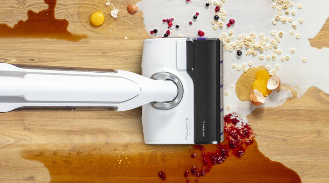 Stofzuigen en dweilen met één apparaat