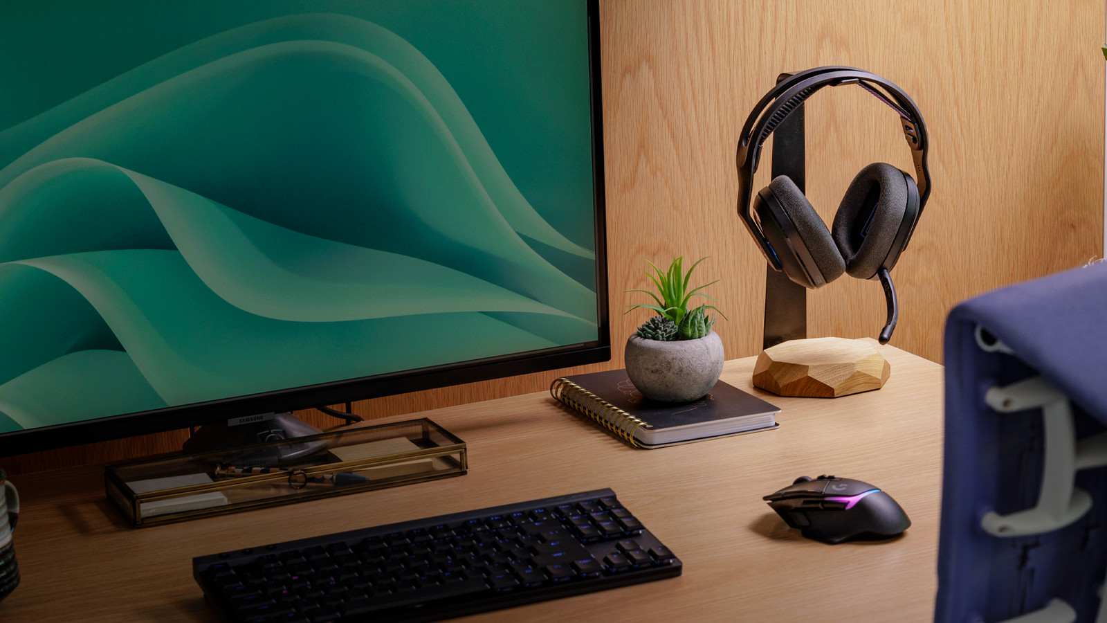 Game comfortably with powerful sound