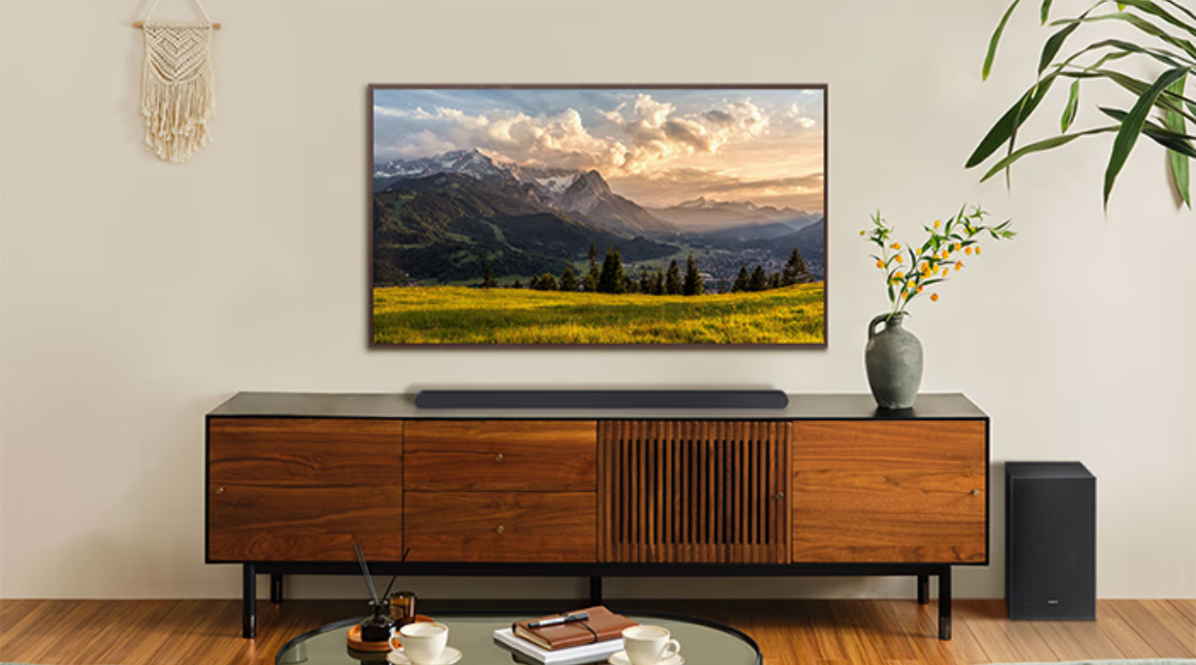 Slim soundbar with subwoofer