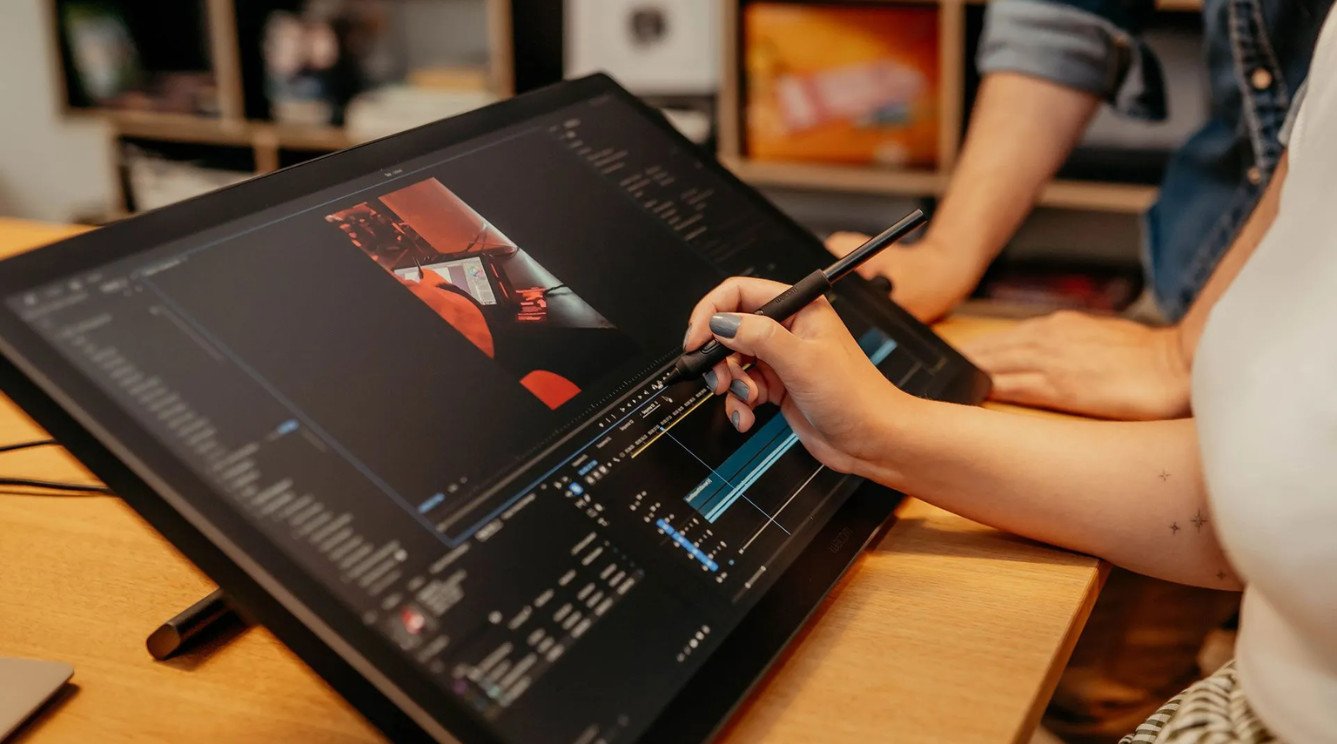 Wacom Cintiq 24 Pen & Touch (2025)