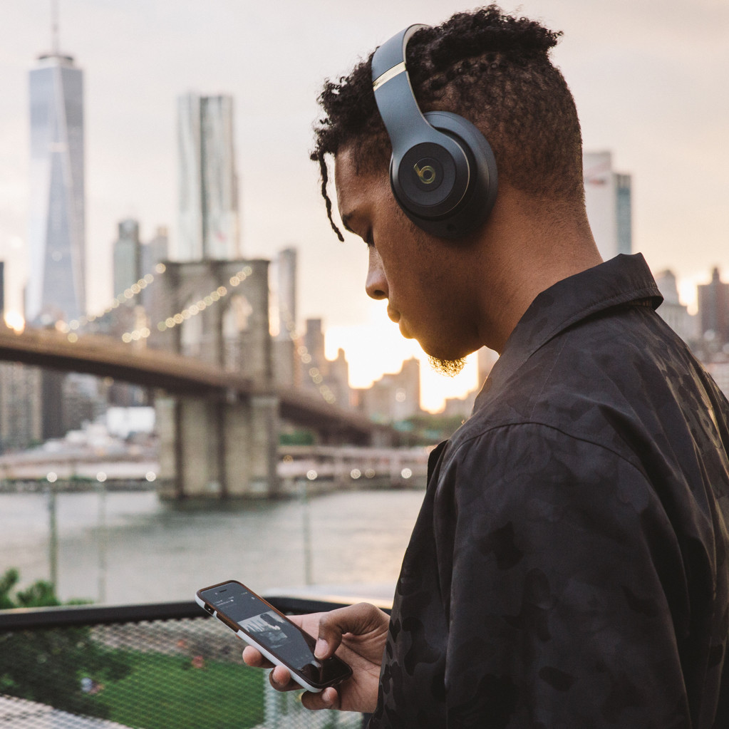 Beats Studio3 Wireless Black/Red + BlueBuilt Charger product in use