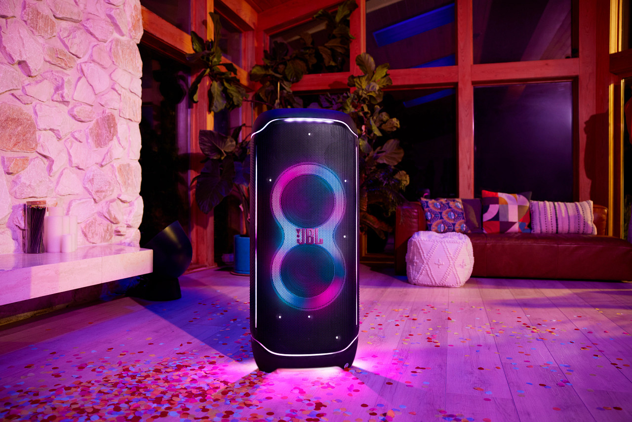 JBL Party Box Ultimate Black product in use