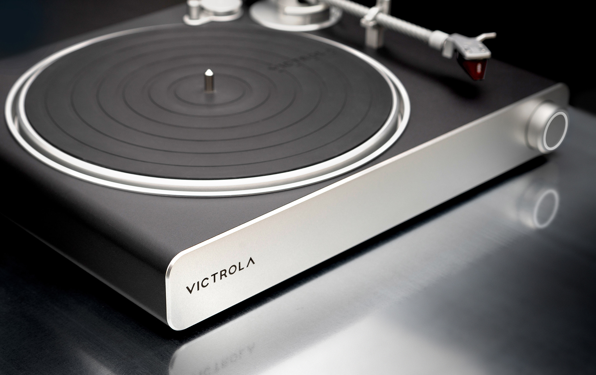 Victrola VPT-3000 Stream Carbon product in use