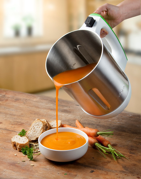 Domo DO705BL Soup Maker product in use