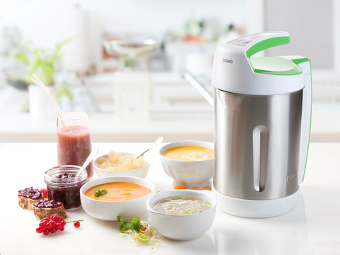 Domo DO705BL Soup Maker product in use