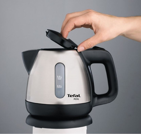 Tefal Mini BI8125 RVS 0,8L product in gebruik