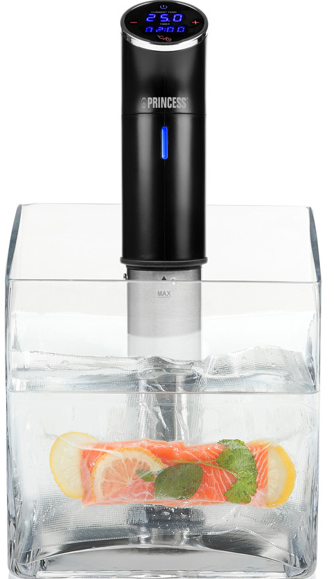 Princess 267003 Sous Vide Stick product in use