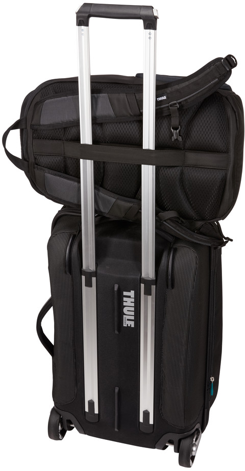 Thule EnRoute Medium SLR Backpack 20L Zwart product in gebruik