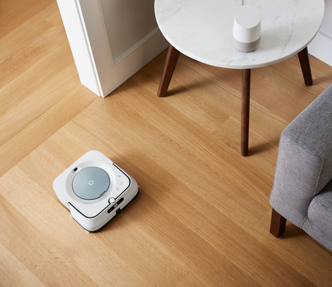 iRobot Braava M6138 product in use