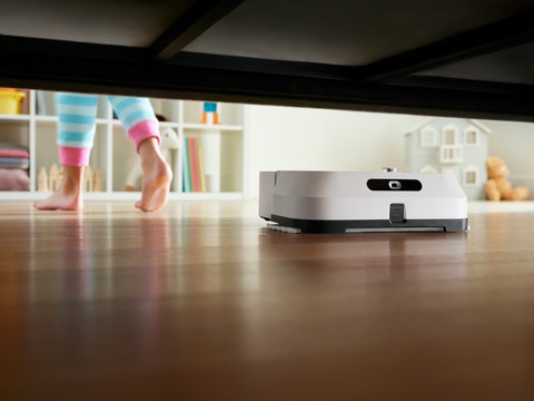 iRobot Braava M6138 product in use