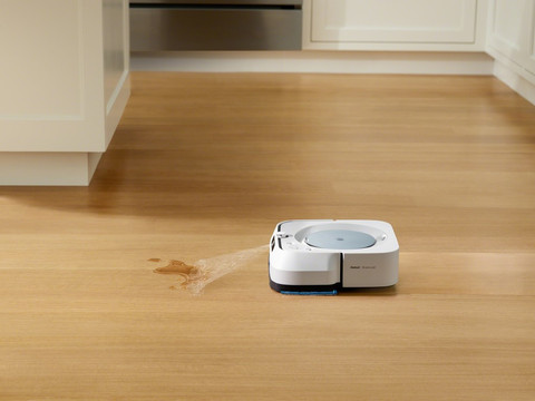 iRobot Braava M6138 product in use