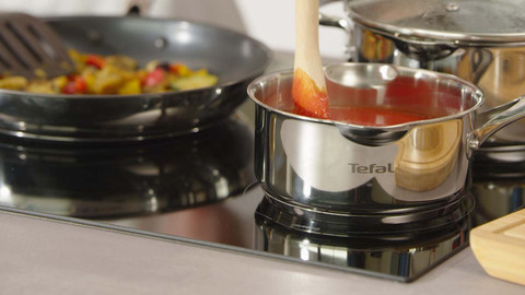 Tefal Duetto+ Cookware Set 4-piece product in use