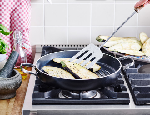 GreenPan Essentials Grill Pan 28cm product in use