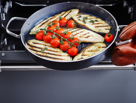 GreenPan Essentials Grill Pan 28cm product in use