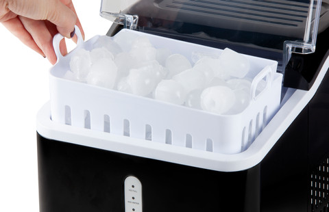 DOMO DO9220IB Ice Cube Maker 1.5L product in use