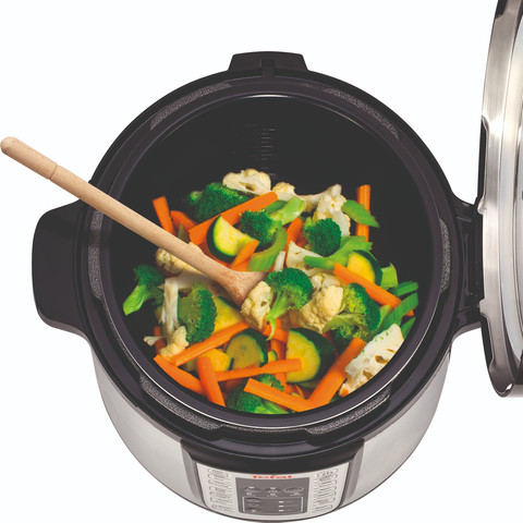 Tefal CY505E All-in-One Slowcooker, Multicooker en Snelkookpan product in gebruik