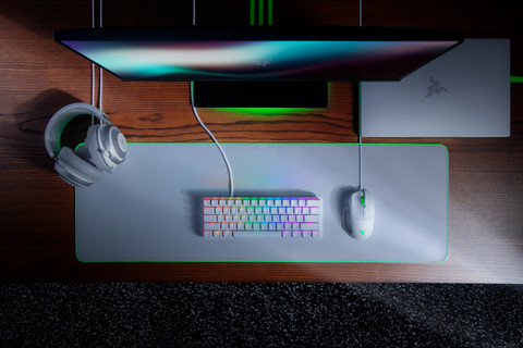 Razer Huntsman Mini Gaming Toetsenbord (Optisch Rood) Mercury QWERTY product in gebruik