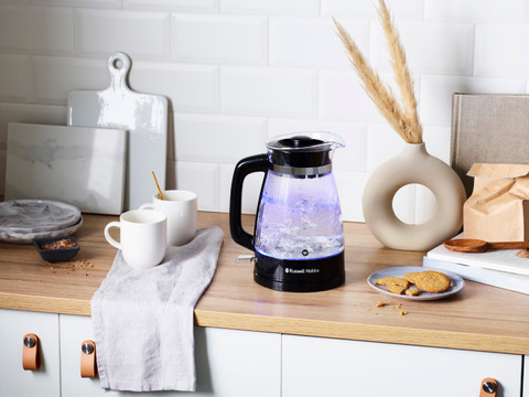 Russell Hobbs Classic Glass Waterkoker product in gebruik