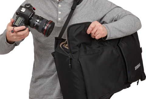 Thule Covert DSLR Kamera-Reiserucksack 32L Schwarz produkt in gebrauch