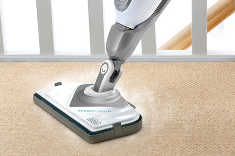 BLACK+DECKER 1600W Steam-mop 8 accessoires product in gebruik