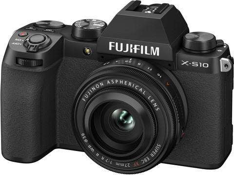 Fujifilm XF 27mm f/2.8 R WR product in use