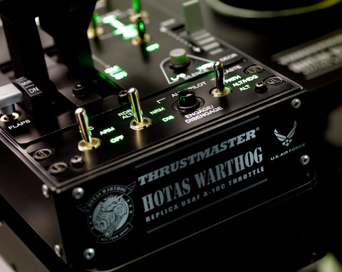 Thrustmaster Hotas Warthog Dual Throttles product in gebruik