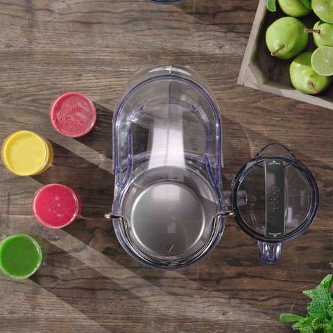 Sage the Nutri Juicer Cold Plus product in gebruik