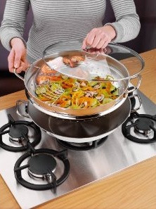 WMF Macao Wok/Wadjan with Lid 36cm product in use