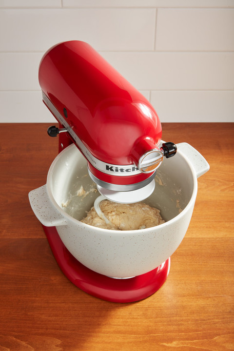 KitchenAid 5KSM2CB5BGS Broodkom 4,7 L product in gebruik