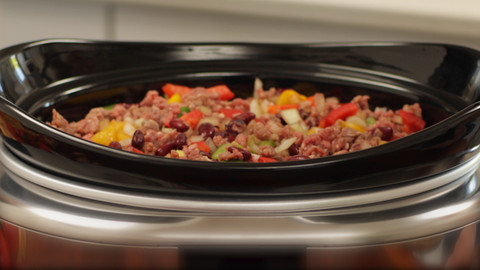 Crock-Pot CR605 5.7L product in use