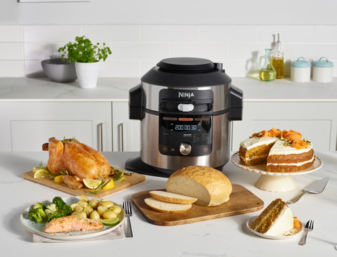 Ninja Foodi 14-in-1 Multicooker OL750EU product in use