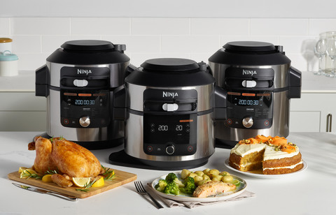 Ninja Foodi 14-in-1 Multicooker OL750EU product in use