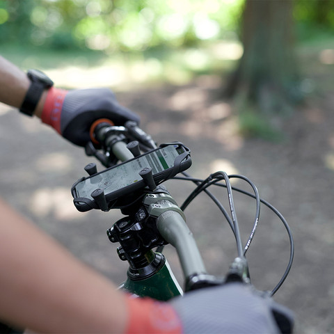 RAM Mounts Telefoonhouder Fiets Standaard Smartphone Stuur product in gebruik