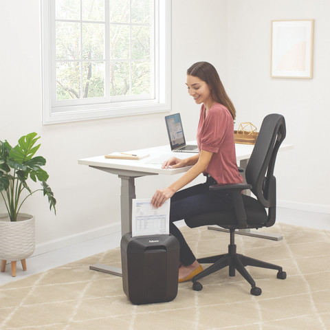 Fellowes LX50 product in use