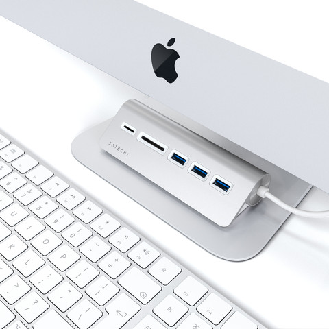 Satechi Aluminum USB Hub USB-C Silver product in use