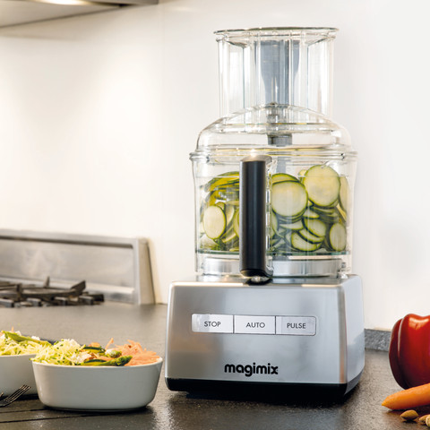 Magimix Cuisine Systeme 5200 XL Matte Chrome product in use