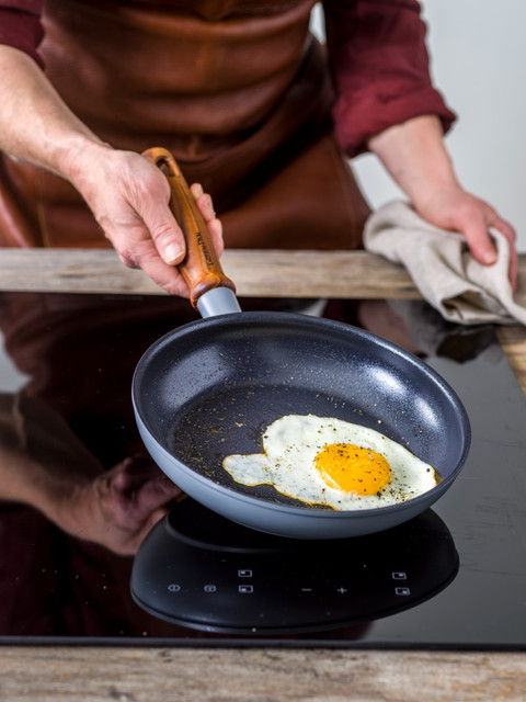 GreenPan Mayflower Pro Frying Pan Set 20cm + 28cm product in use