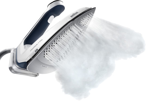 Braun CareStyle 7 IS 7282 BL product in gebruik