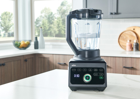 Braun PowerBlend 9040 Black product in use