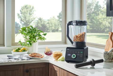 Braun PowerBlend 9040 Black product in use