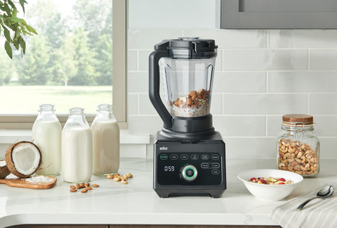 Braun PowerBlend 9040 Black product in use