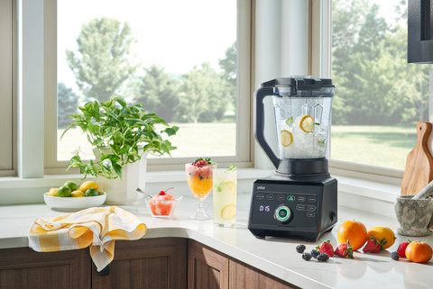 Braun PowerBlend 9040 Black product in use